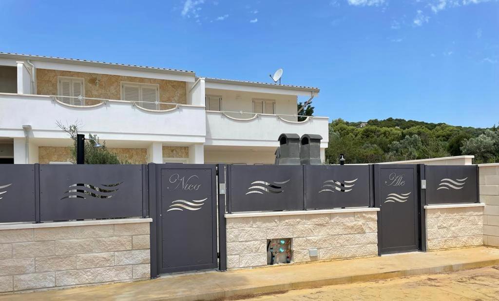 Residence Le Maree Porto Pino Εξωτερικό φωτογραφία
